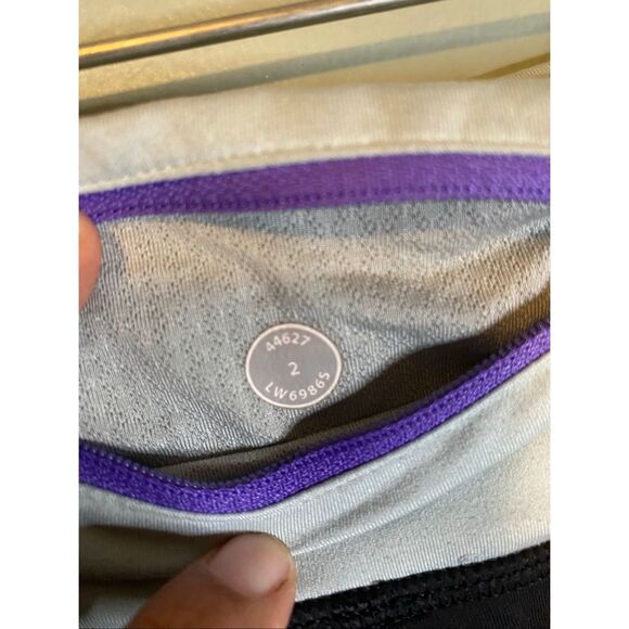 Lululemon Black Mid Rise Capri’s With Pockets Size 2 - Picture 7 of 7